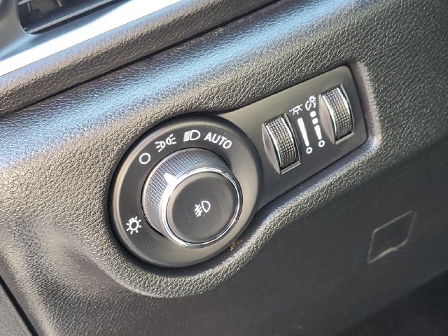 Used 2025 Chrysler Pacifica Select FWD image 10