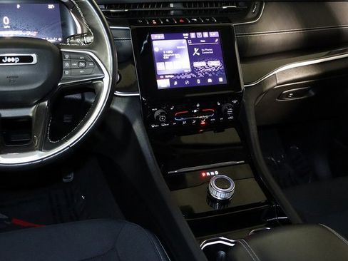 Used 2022 Jeep Grand Cherokee L Laredo w/ Luxury Tech Group I image 17