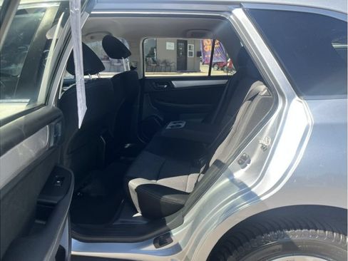 Used 2017 Subaru Outback 2.5i Premium AWD/4WD image 17