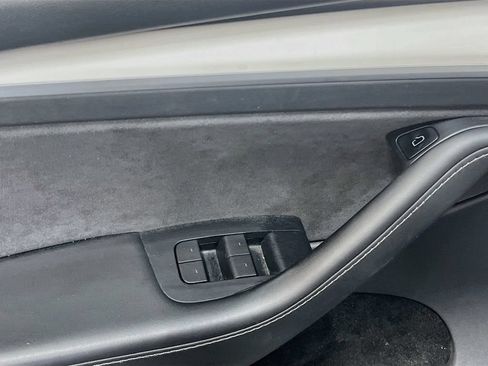 Used 2023 Tesla Model Y Long Range AWD/4WD image 17
