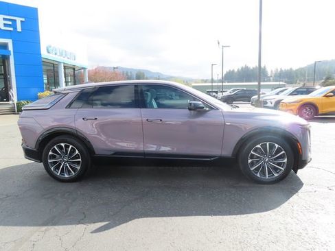 Used 2024 Cadillac Lyriq Sport RWD image 9