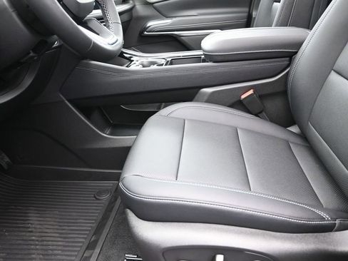 New 2026 Chevrolet Traverse LT w/ Sun and Wheel Package FWD image 13