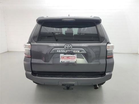 Used 2017 Toyota 4Runner SR5 Premium image 6