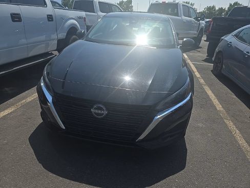 Used 2025 Nissan Altima 2.5 SV FWD image 2
