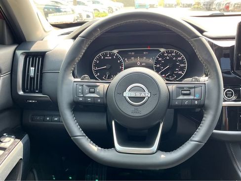 Used 2024 Nissan Pathfinder SL AWD/4WD image 16