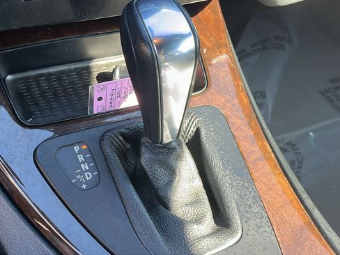 Used 2011 BMW 335i Convertible w/ Premium Pkg image 16