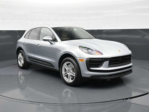 Certified 2025 Porsche Macan AWD/4WD image 26