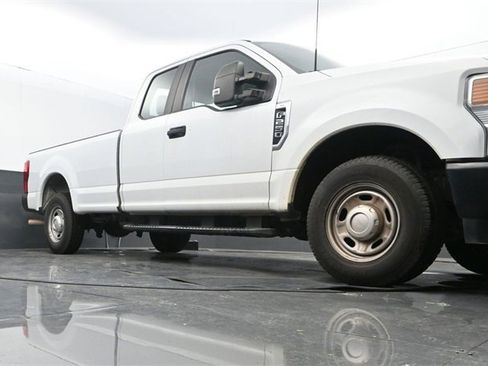 Used 2022 Ford F250 XL w/ Power Equipment Group image 9