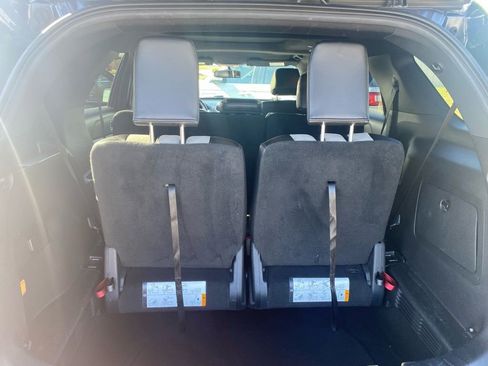 Used 2017 Ford Explorer XLT w/ Equipment Group 202A image 30