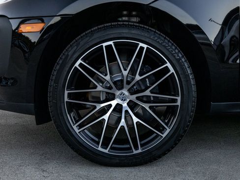 New 2026 Porsche Macan AWD/4WD image 13