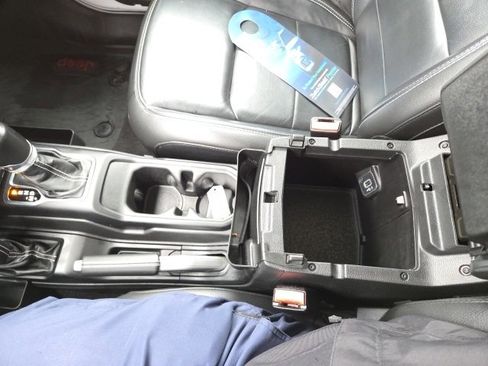 Used 2022 Jeep Gladiator Overland w/ Cold Weather Group image 68