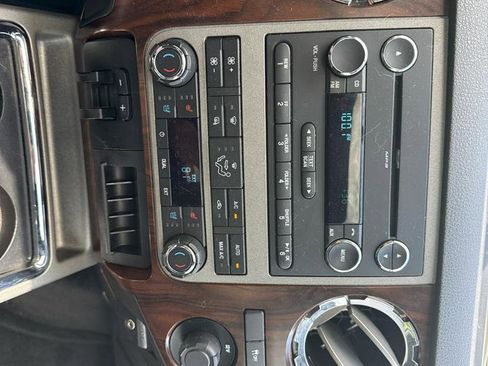 Used 2011 Ford F250 Lariat w/ Lariat Interior Pkg image 16