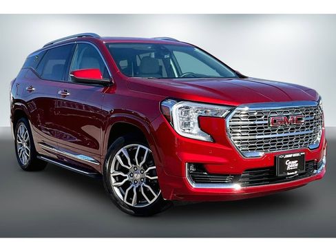Used 2023 GMC Terrain Denali image 3