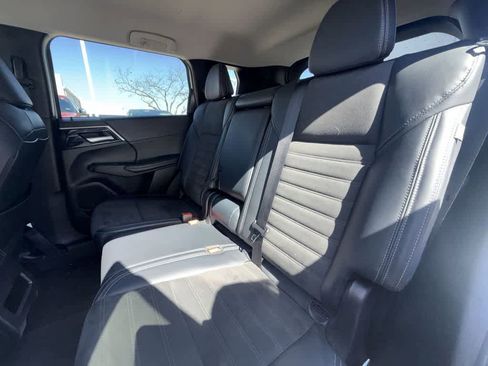 Used 2024 Mitsubishi Outlander SE image 13