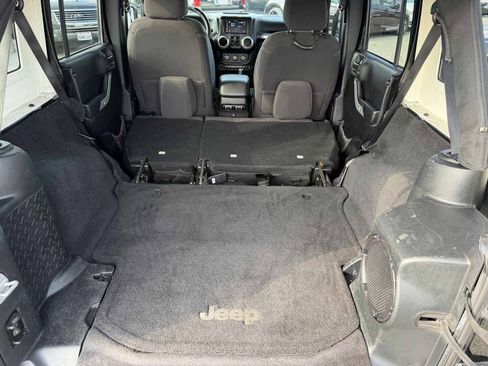 Used 2013 Jeep Wrangler Unlimited Sahara w/ Connectivity Group AWD/4WD image 28