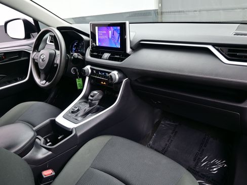 Used 2024 Toyota RAV4 LE AWD/4WD image 14