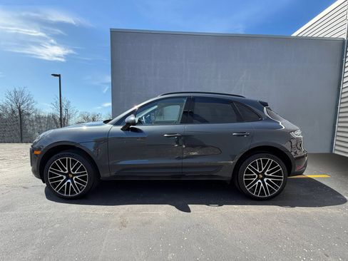 Certified 2026 Porsche Macan AWD/4WD image 2