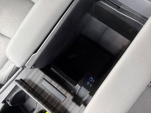 Used 2021 Toyota Sienna Limited image 26