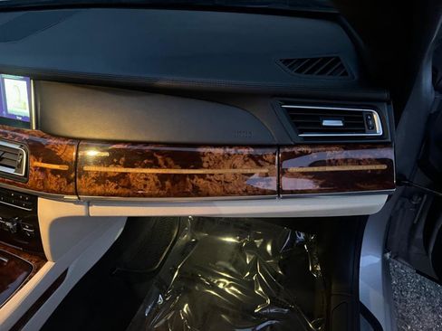 Used 2014 BMW 750Li xDrive image 21