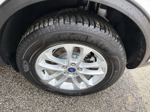 Used 2022 Ford Escape SE image 11