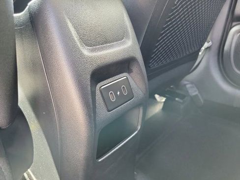 Certified 2024 Hyundai Venue SEL FWD image 12