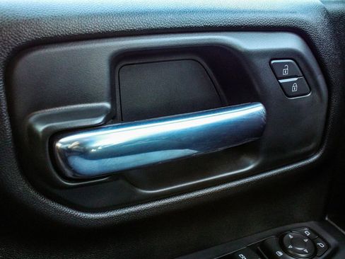 Used 2023 Chevrolet Silverado 1500 Custom image 9