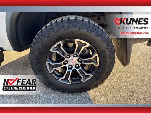 Used 2024 GMC Canyon AT4 image 18