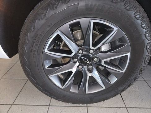 Used 2023 Chevrolet Tahoe Z71 w/ Z71 Off-Road Package AWD/4WD image 10