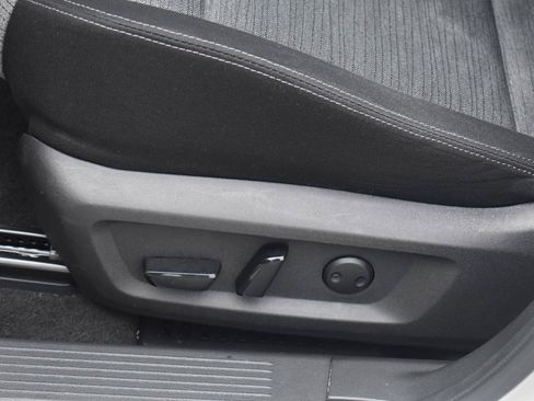Used 2023 Nissan Rogue SV FWD image 25