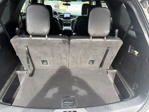 Used 2020 Ford Explorer XLT w/ Equipment Group 202A AWD/4WD image 22