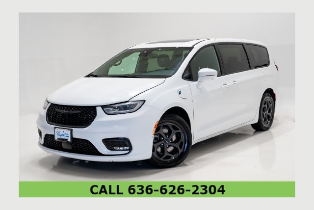 Used 2022 Chrysler Pacifica Limited w/ Uconnect Theater Family Group FWD image 1