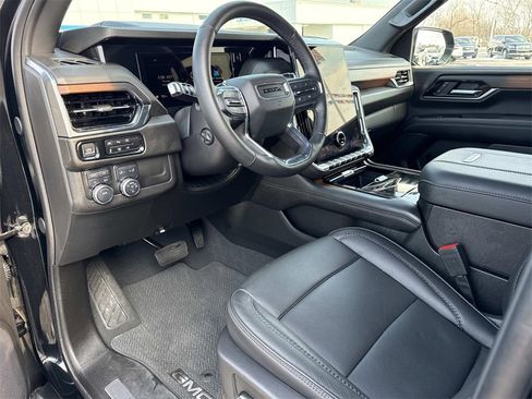 Used 2025 GMC Yukon Denali image 9