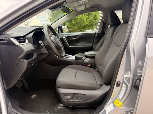 Used 2025 Toyota RAV4 XLE AWD/4WD image 12