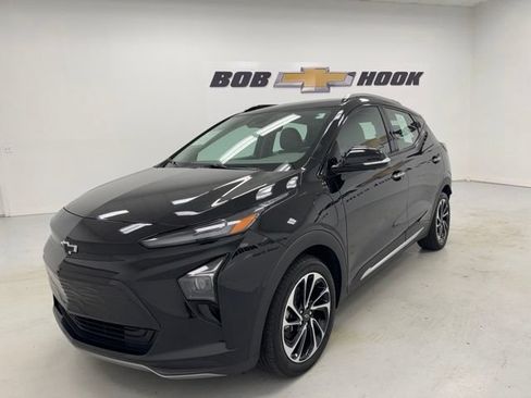 Used 2023 Chevrolet Bolt EUV Premier FWD image 1