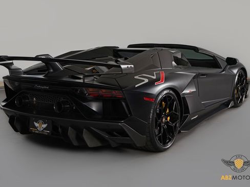 Used 2021 Lamborghini Aventador SVJ image 7