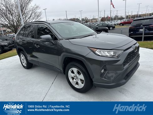 Used 2019 Toyota RAV4 XLE image 1