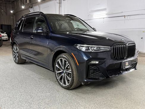 Used 2022 BMW X7 xDrive40i w/ M Sport Package AWD/4WD image 4