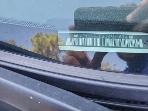 Used 2012 Cadillac Escalade Luxury image 11