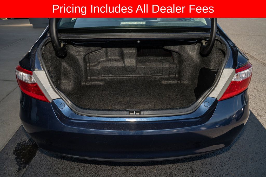 Used 2017 Toyota Camry LE FWD image 5