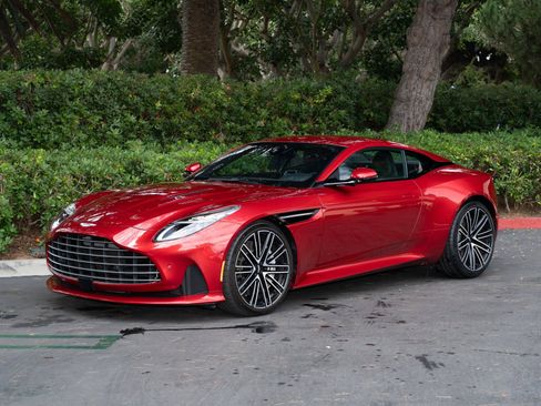 Used 2024 Aston Martin DB12 Coupe image 25