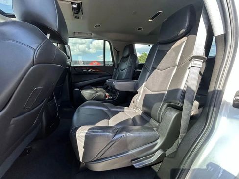 Used 2018 Cadillac Escalade Luxury image 37