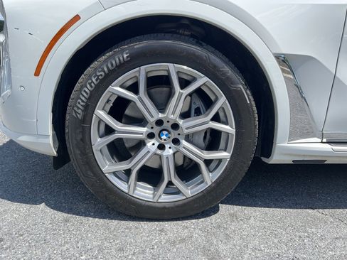 Used 2024 BMW X7 xDrive40i w/ Premium Package AWD/4WD image 12