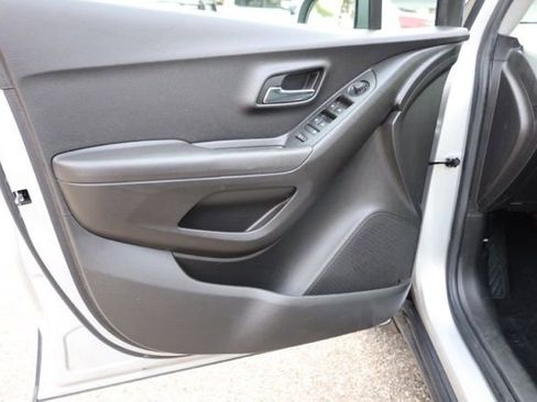 Used 2018 Chevrolet Trax LS image 15