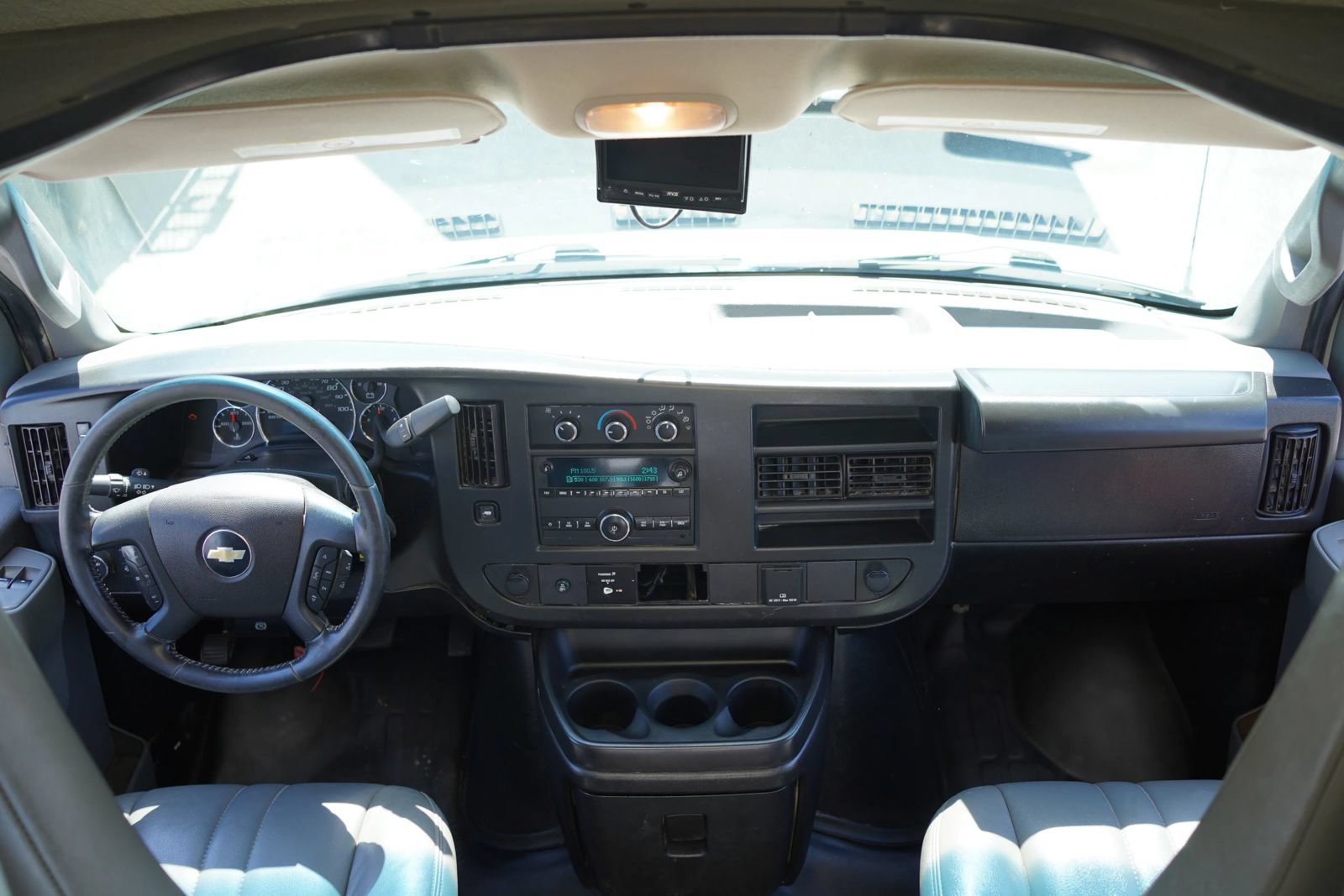 Used 2023 Chevrolet Express 3500 w/ Power Convenience Package RWD image 16