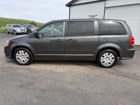 Used 2016 Dodge Grand Caravan SE w/ Quick Order Package 29E SE FWD image 2