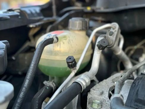 Used 2020 Nissan Kicks S image 28