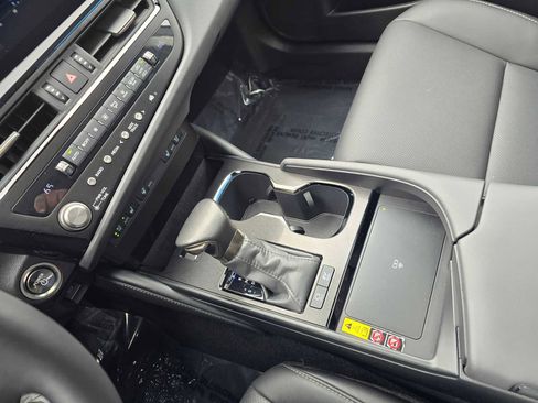 Used 2025 Lexus ES 300h w/ Premium Package FWD image 31