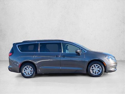 Used 2020 Chrysler Voyager Lxi image 4