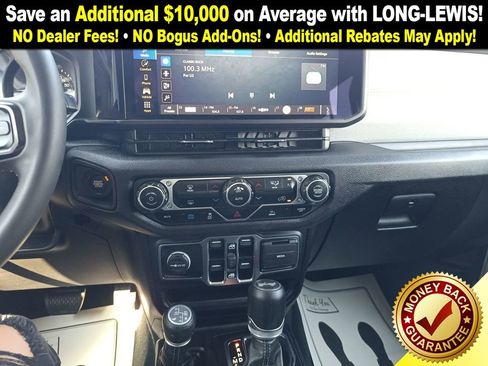 Used 2024 Jeep Wrangler Unlimited image 23