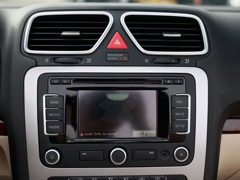 Used 2012 Volkswagen Eos Executive image 35